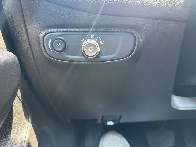 Photo of 2019 Summit White Chevrolet Equinox