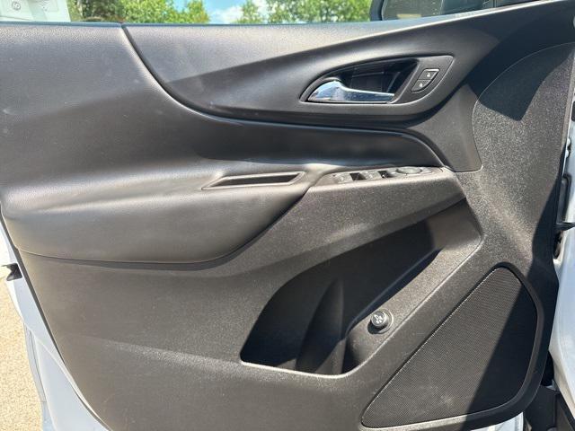 Photo of 2019 Summit White Chevrolet Equinox