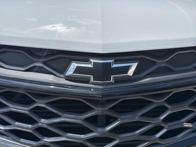 Photo of 2019 Summit White Chevrolet Equinox