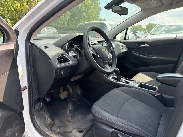 Photo of 2018 Summit White Chevrolet Cruze