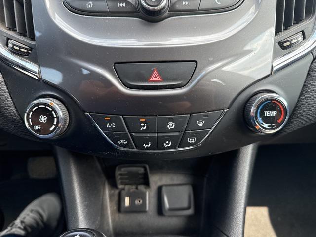 Photo of 2018 Summit White Chevrolet Cruze