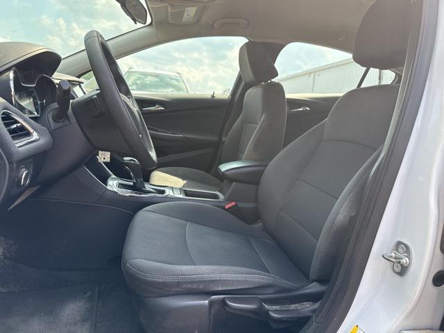 Photo of 2018 Summit White Chevrolet Cruze