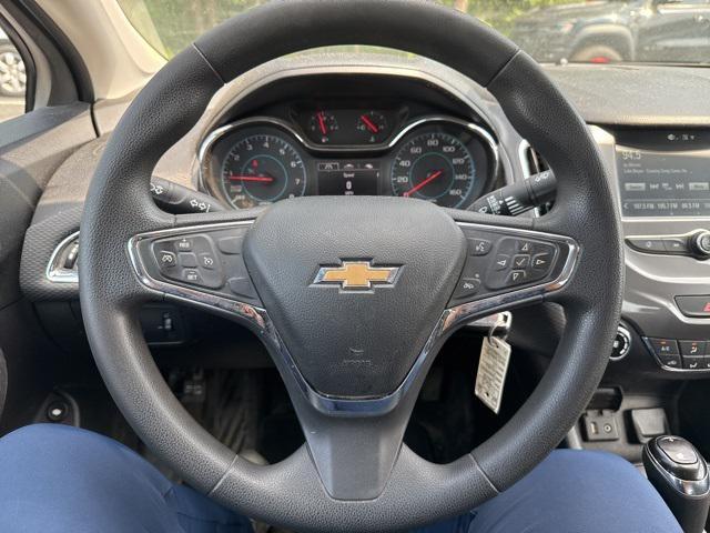 Photo of 2018 Summit White Chevrolet Cruze