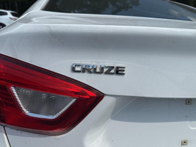 Photo of 2018 Summit White Chevrolet Cruze