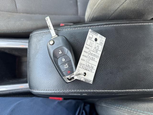 Photo of 2018 Summit White Chevrolet Cruze