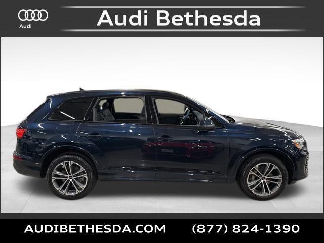 Photo of 2025 Waitomo Blue Metallic Audi Q7