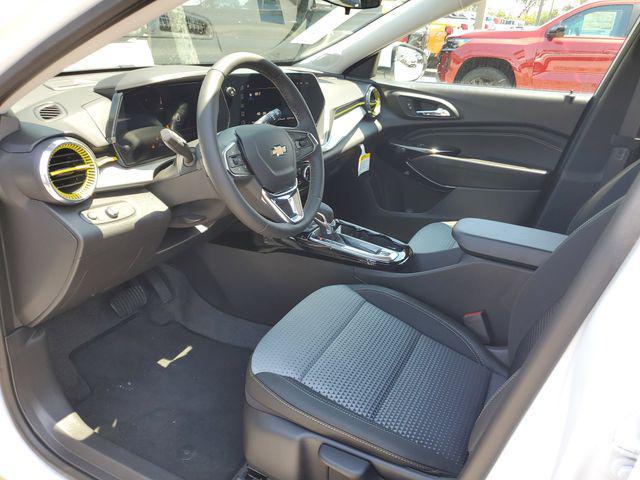 Photo of 2025 Summit White Chevrolet Trax