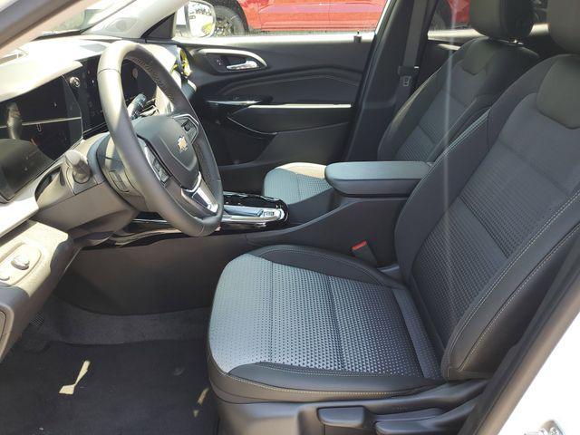 Photo of 2025 Summit White Chevrolet Trax