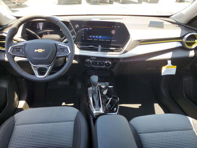 Photo of 2025 Summit White Chevrolet Trax