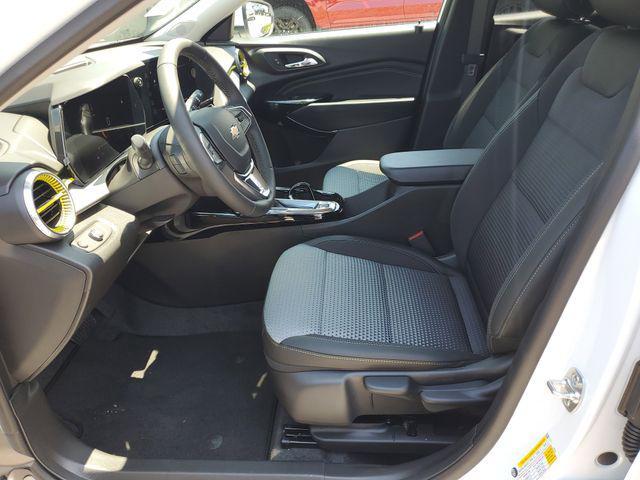 Photo of 2025 Summit White Chevrolet Trax