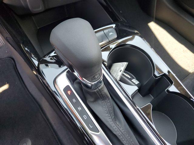 Photo of 2025 Summit White Chevrolet Trax