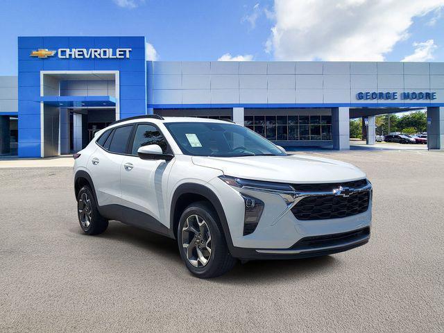 Photo of 2025 Summit White Chevrolet Trax