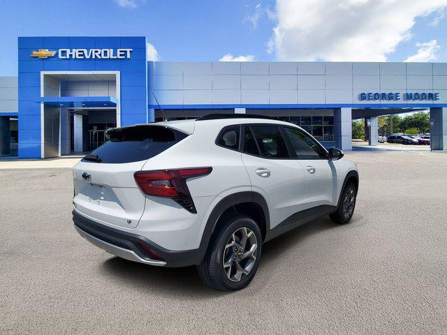 Photo of 2025 Summit White Chevrolet Trax
