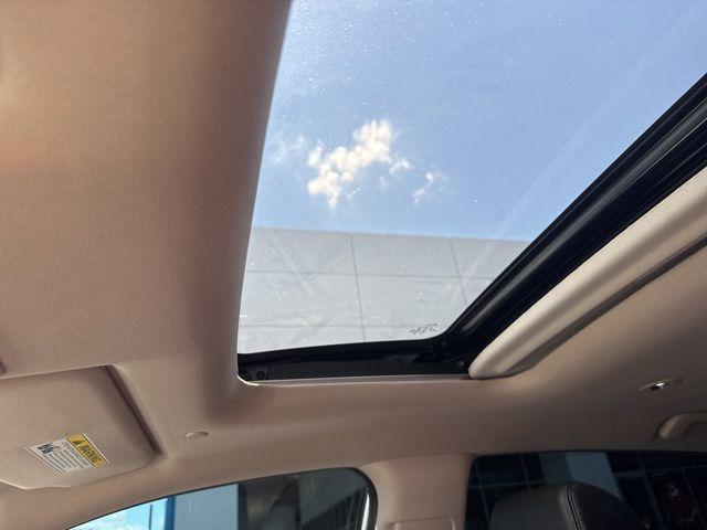 Photo of 2024 Platinum White Pearl Honda HR-V