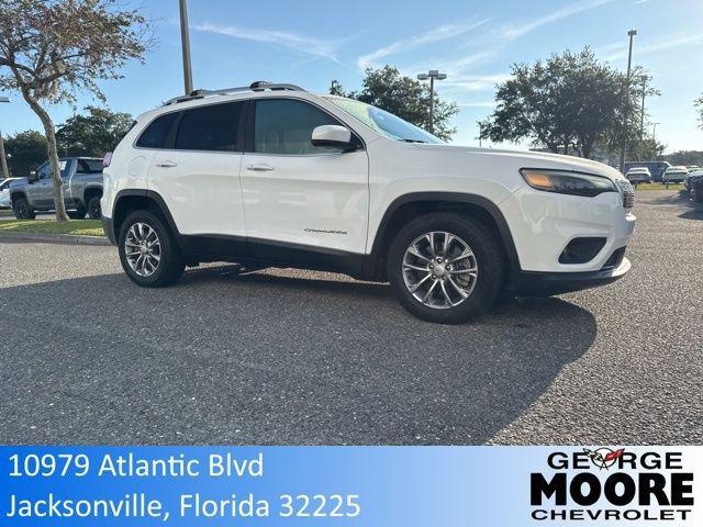 Photo of 2019 Bright White Clearcoat Jeep Cherokee