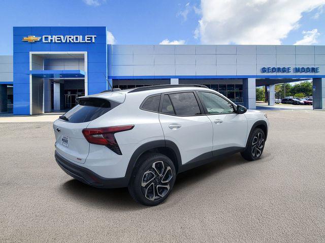 Photo of 2025 Summit White Chevrolet Trax