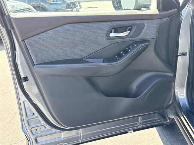 Photo of 2023 Gun Metallic Nissan Rogue