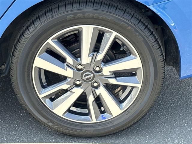 Photo of 2023 Electric Blue Metallic Nissan Versa