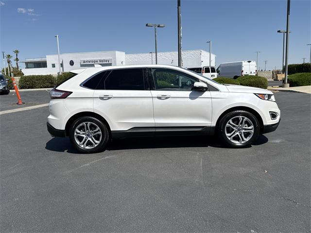 Photo of 2015 White Platinum Clearcoat Metallic Ford Edge