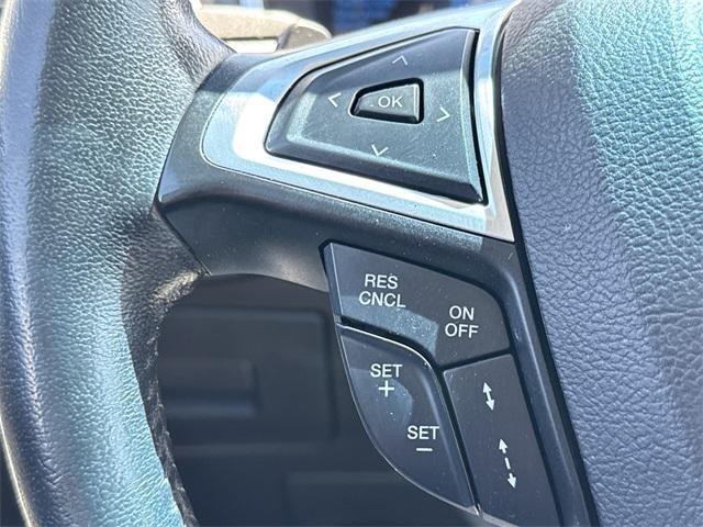 Photo of 2015 White Platinum Clearcoat Metallic Ford Edge