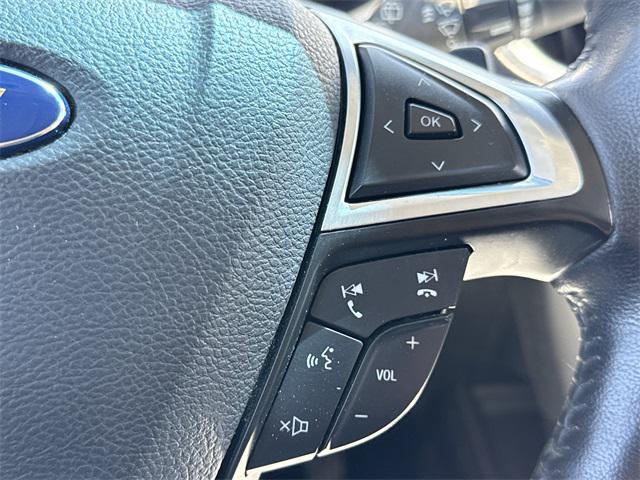 Photo of 2015 White Platinum Clearcoat Metallic Ford Edge
