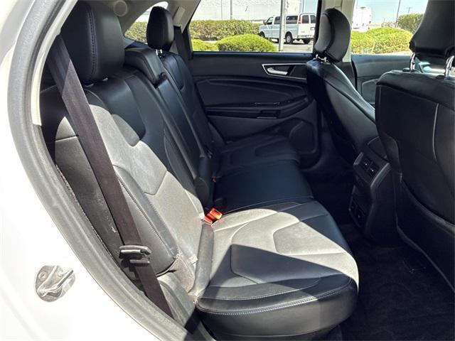 Photo of 2015 White Platinum Clearcoat Metallic Ford Edge