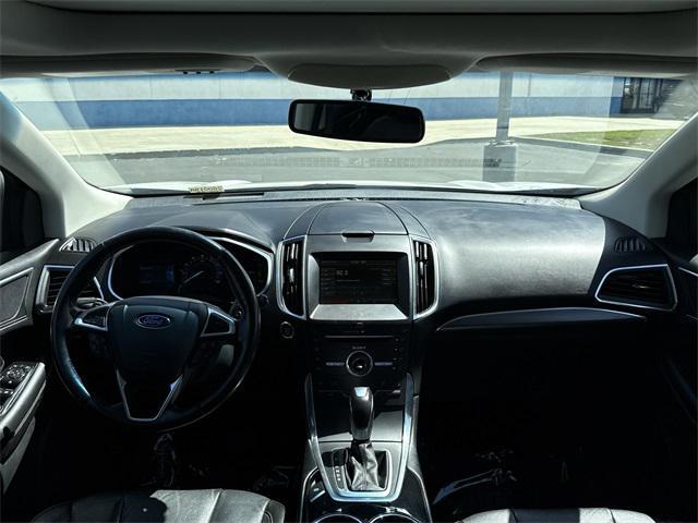 Photo of 2015 White Platinum Clearcoat Metallic Ford Edge