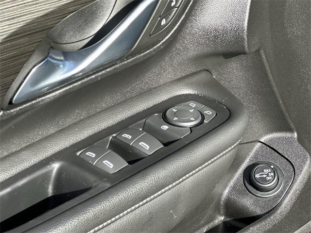 Photo of 2023 Summit White GMC Terrain