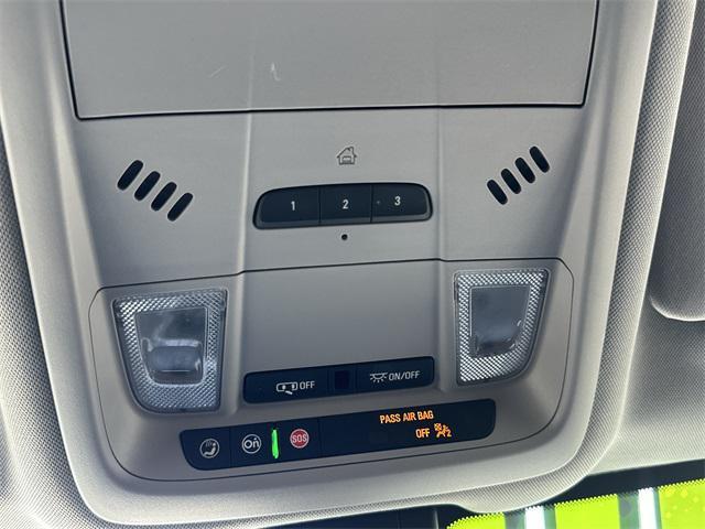 Photo of 2023 Summit White GMC Terrain