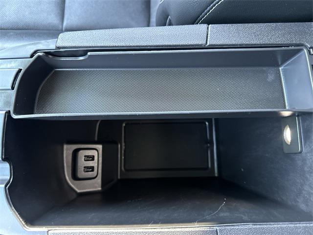 Photo of 2023 Summit White GMC Terrain