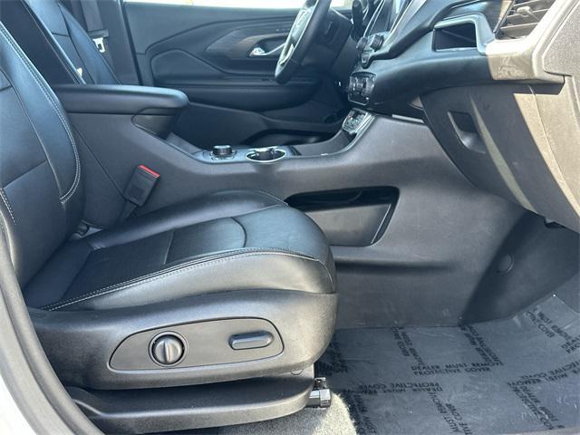 Photo of 2023 Summit White GMC Terrain