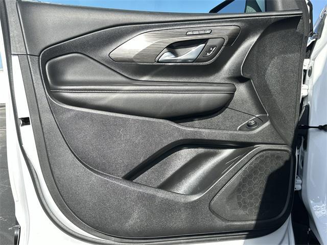Photo of 2023 Summit White GMC Terrain
