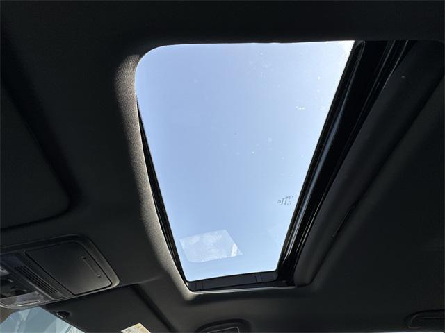 Photo of 2022 Sonic Gray Pearl Honda Pilot