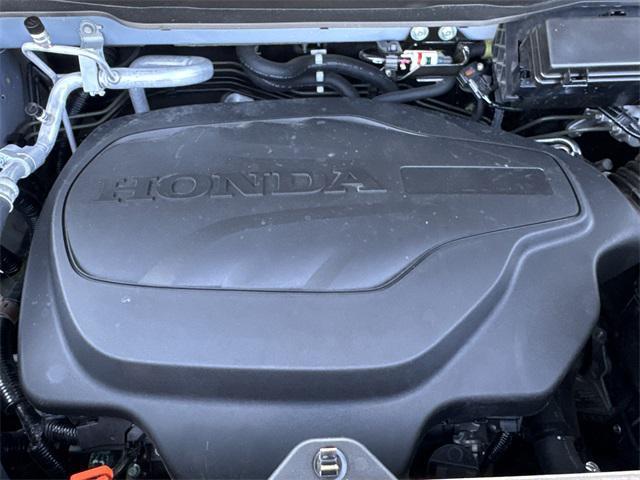 Photo of 2022 Sonic Gray Pearl Honda Pilot