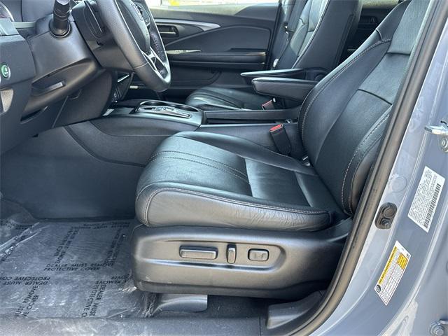 Photo of 2022 Sonic Gray Pearl Honda Pilot