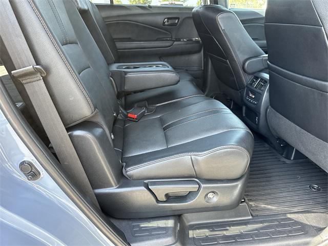 Photo of 2022 Sonic Gray Pearl Honda Pilot