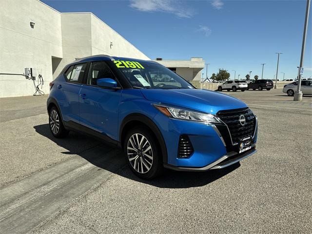 Photo of 2024 Electric Blue Metallic Nissan Kicks