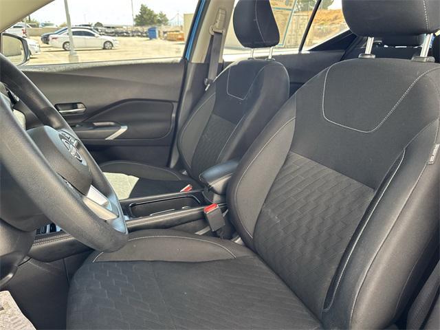 Photo of 2024 Electric Blue Metallic Nissan Kicks
