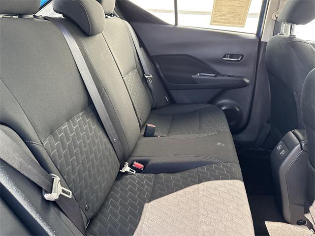 Photo of 2024 Electric Blue Metallic Nissan Kicks
