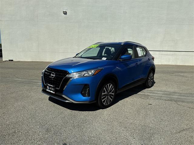 Photo of 2024 Electric Blue Metallic Nissan Kicks