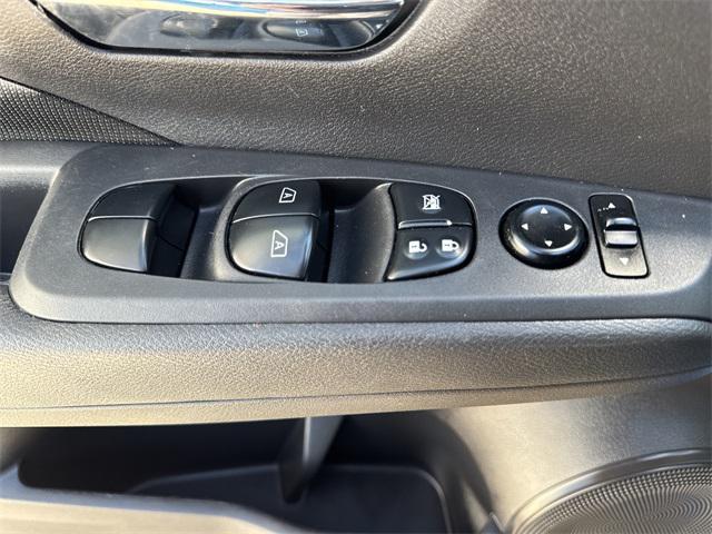 Photo of 2024 Electric Blue Metallic Nissan Kicks