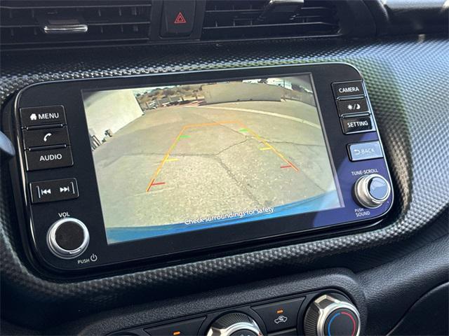 Photo of 2024 Electric Blue Metallic Nissan Kicks
