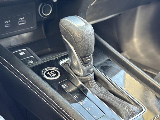 Photo of 2024 Electric Blue Metallic Nissan Kicks