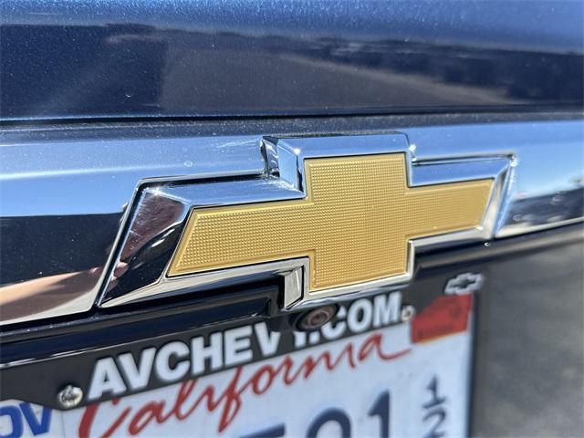 Photo of 2023 Northsky Blue Metallic Chevrolet Traverse