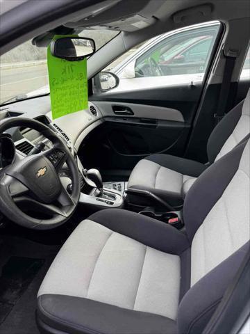 Photo of 2012 Summit White Chevrolet Cruze