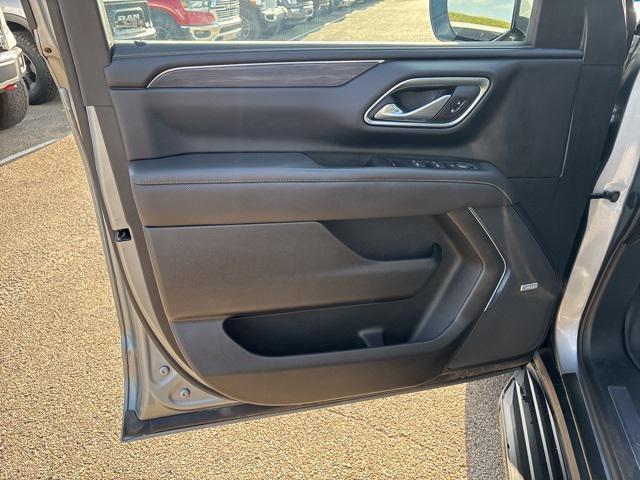 Photo of 2024 Silver GMC Yukon