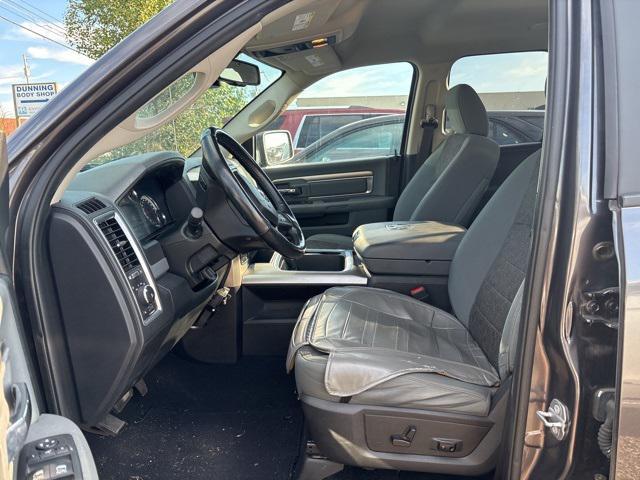 Photo of 2018 Brilliant Black Crystal Pearlcoat RAM 1500