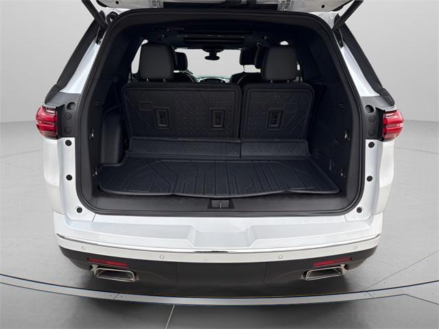 Photo of 2023 White Chevrolet Traverse