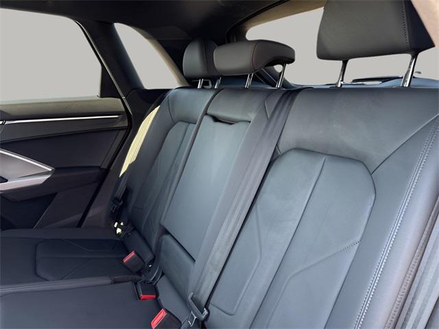 Photo of 2021 Florett Silver Metallic Audi Q3