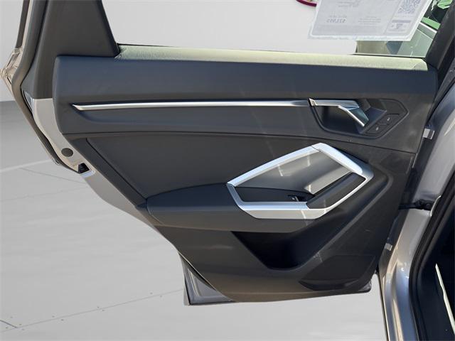 Photo of 2021 Florett Silver Metallic Audi Q3